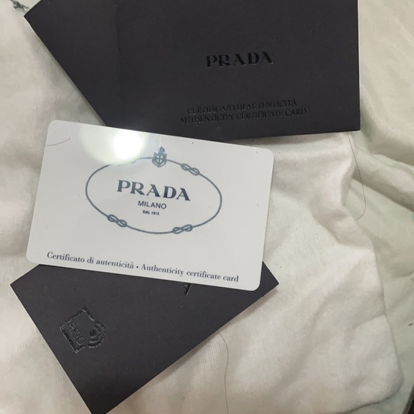 Prada bag - Picture 3 of 7